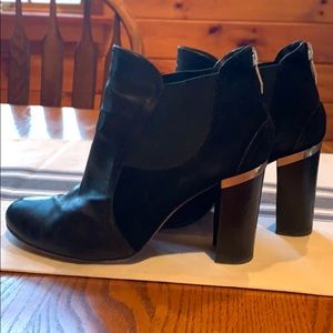 Donald Pliner booties